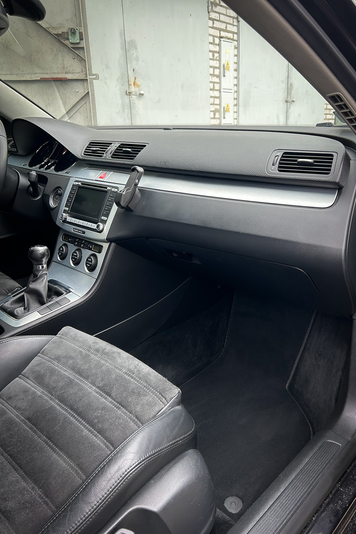 VW Passat B6 - alkantara po odświeżeniu